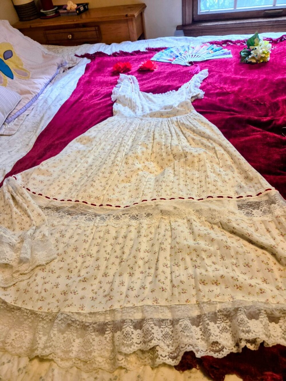 LACEMADE BEAUTIFUL COTTON MAXI ADORNED WITH LACE TRIM AND RED VELVET DETAILS OS - Picture 6 of 16